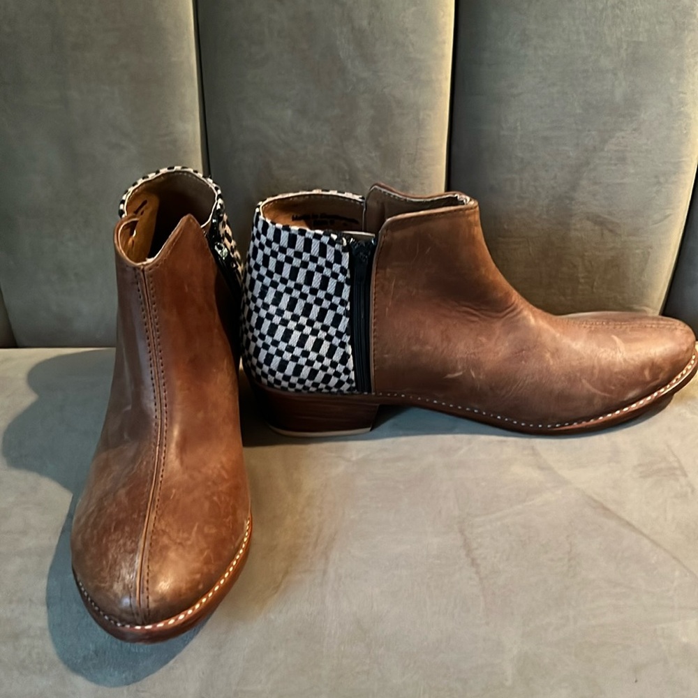 The Root Collective in Brown Leather Ankle Boot Size 9.